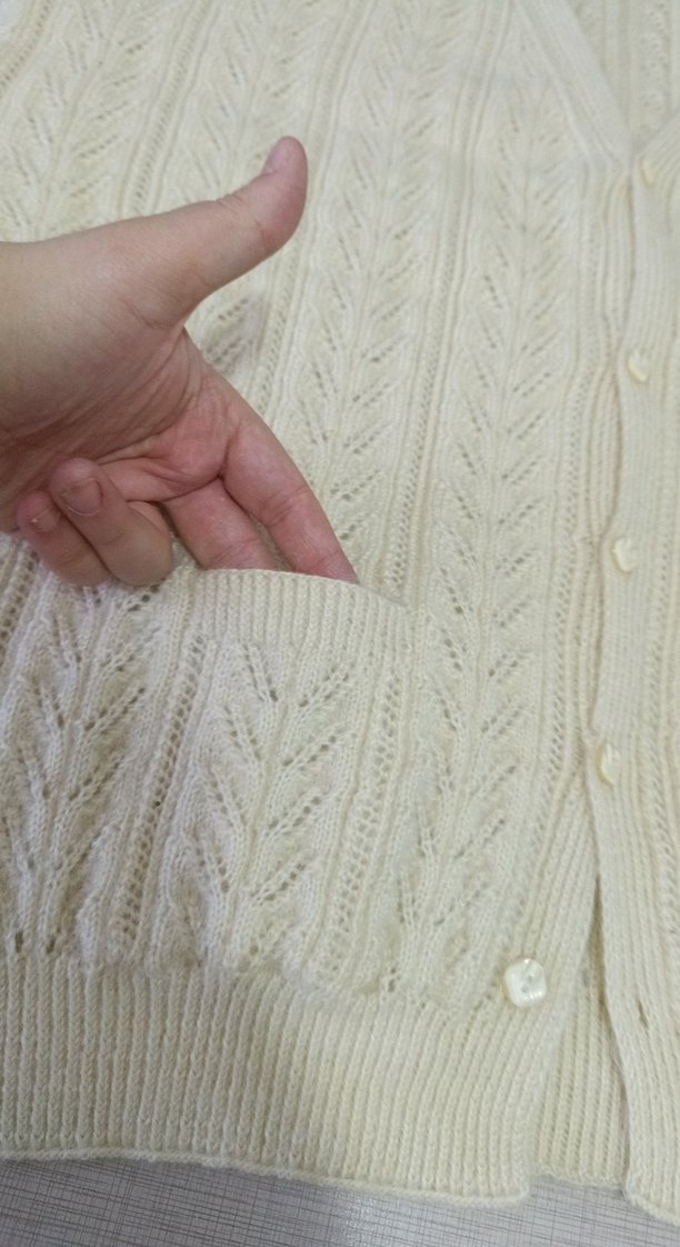 Beyaz V Yaka Örme Kadın Yelek - Görsel 5