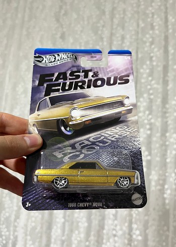 Parlak Altın 1966 Chevy Nova Oyuncak Araba