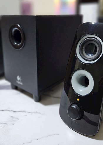Siyah Logitech Müzik Sistemi