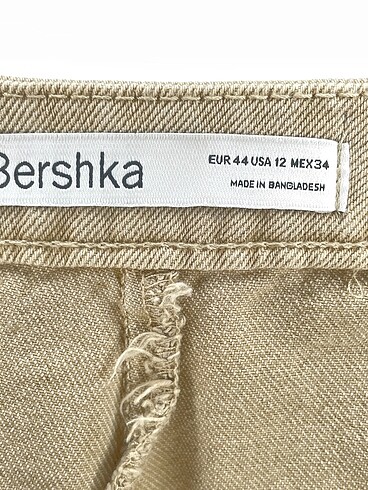 44 Beden çeşitli Renk Bershka Mini Şort %70 İndirimli.