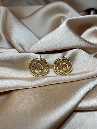 Gold Sarmal Küpe