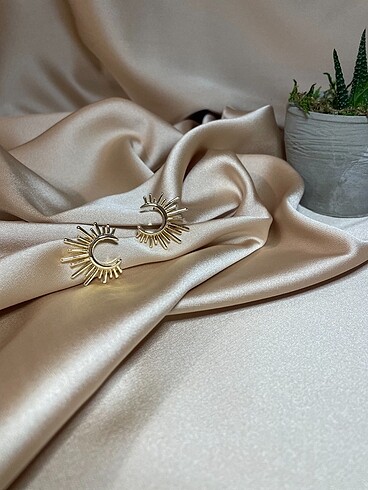 Gold Güneş Küpe