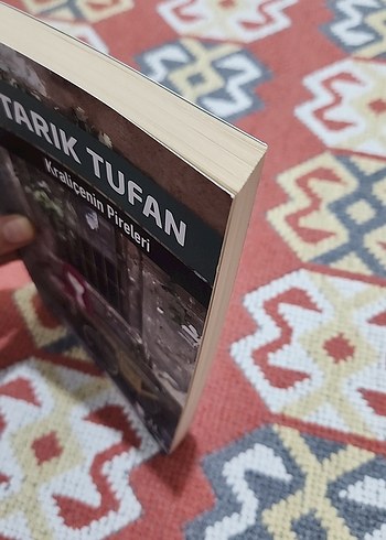 Kralicenin Pireleri - Tarık Tufan - Görsel 3