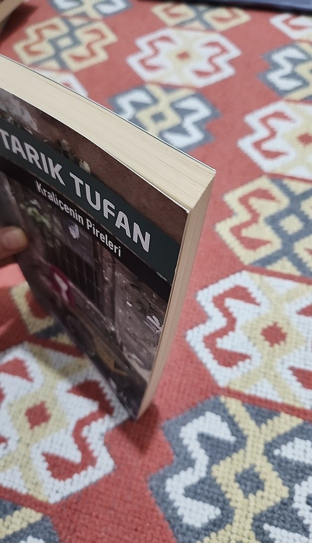 Kralicenin Pireleri - Tarık Tufan - Görsel 3