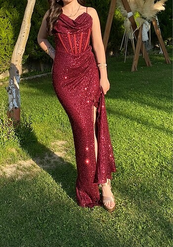 36 Beden Abiyefon Bordo Payetli Yırtmaçlı Abiye Elbise