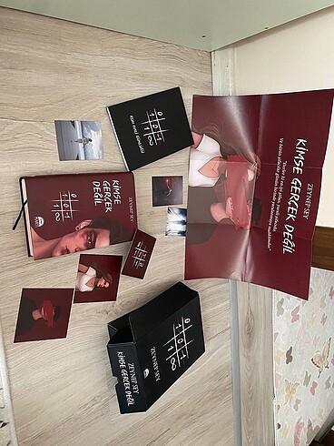 Zeynep Sey Kimse Gerçek Değil Roman