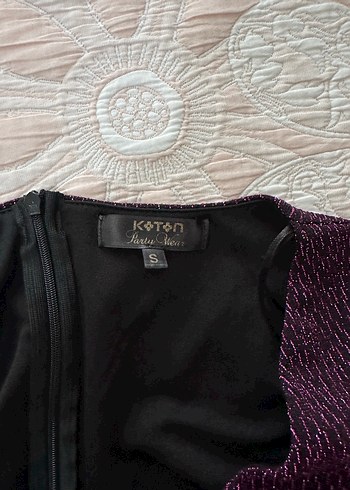 s Beden mor Renk Parlak Yılan Desenli V Yakalı Mini Elbise