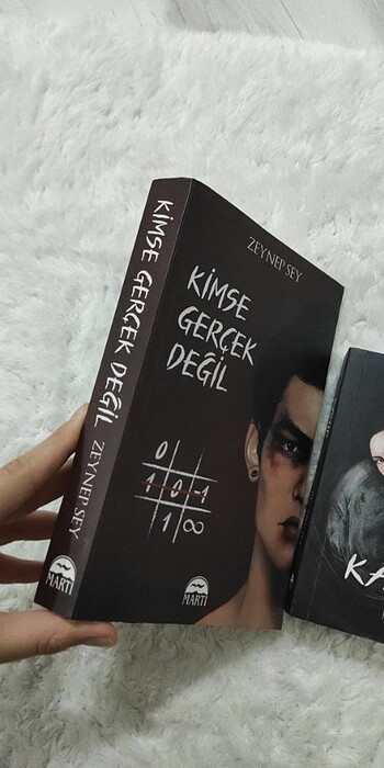Kimse Gerçek Değil, Kayıp kitap serisi-Zeynep Sey