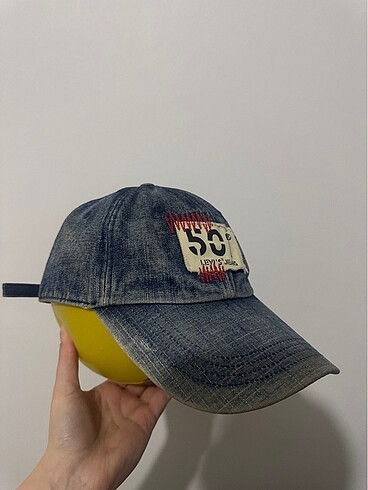 Levis şapka