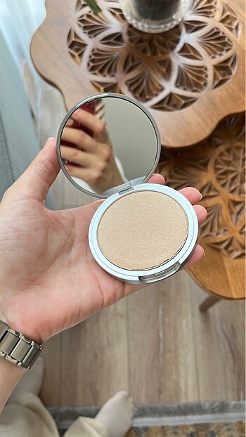 Beden Renk The Balm Highlighter