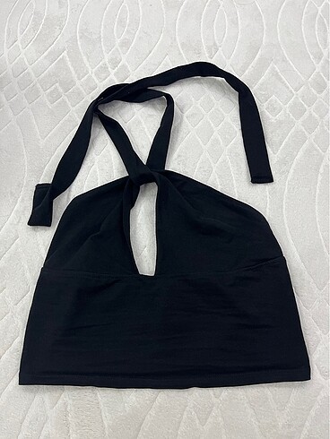 bershka boyundan baglamalı crop 