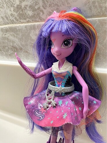 Beden Equestria Girls bebeği
