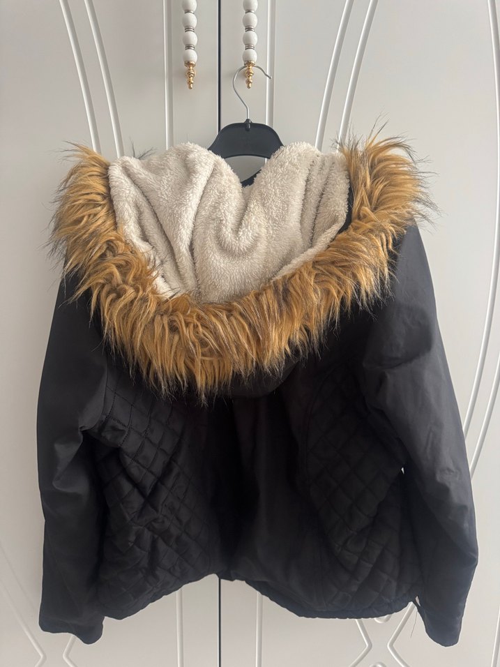 Siyah, Kürklü, Orta Boy Kadın Mont - Görsel 4