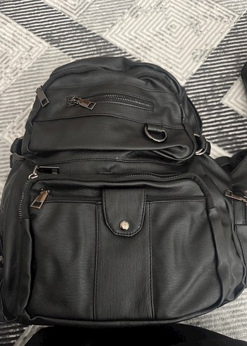 Tokalı Siyah Deri Kadın Sırt Çantası - Görsel 5