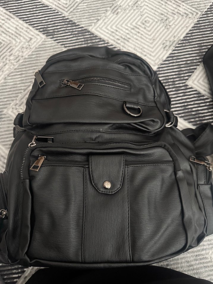 Tokalı Siyah Deri Kadın Sırt Çantası - Görsel 5