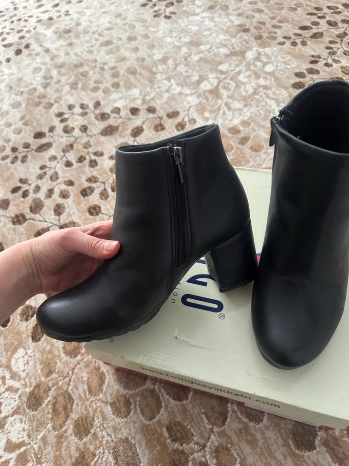 Siyah Kadın Dolgu Topuklu Bot - Görsel 3