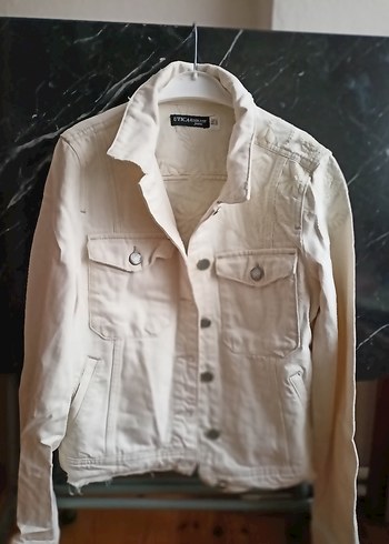 Düğmeli Beyaz Nakışlı Kadın Kot Ceket - Görsel 3