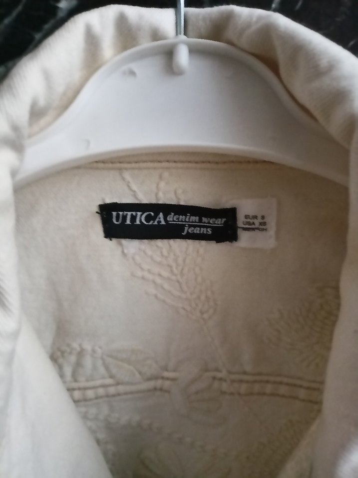 Düğmeli Beyaz Nakışlı Kadın Kot Ceket - Görsel 2