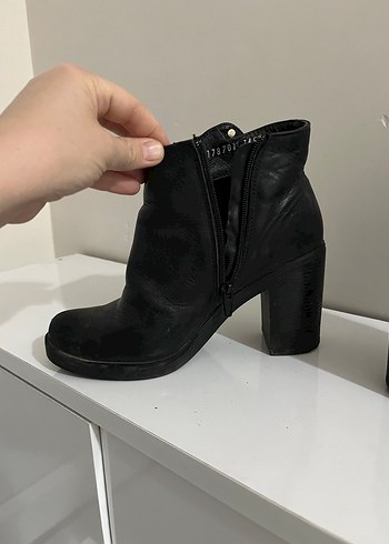 Kadın Siyah Deri Topuklu Bot - Görsel 2
