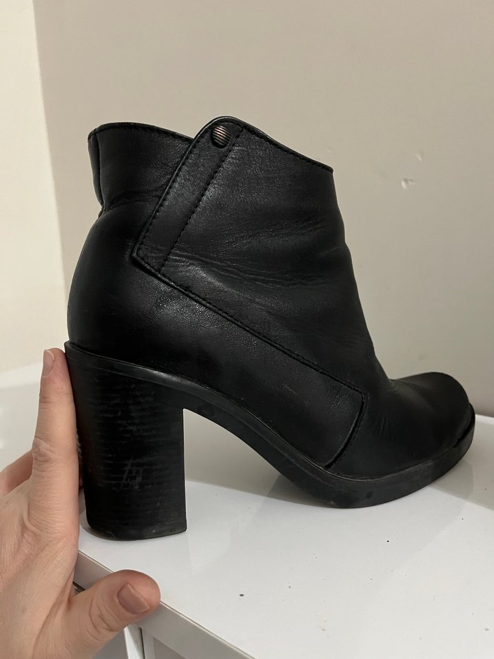 Kadın Siyah Deri Topuklu Bot - Görsel 4