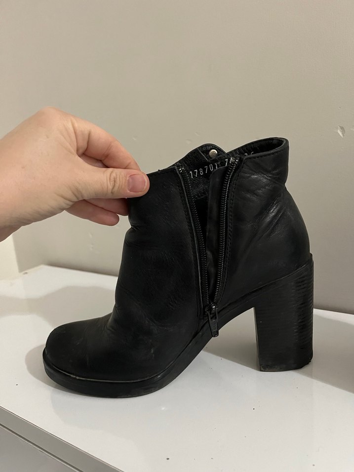 Kadın Siyah Deri Topuklu Bot - Görsel 3