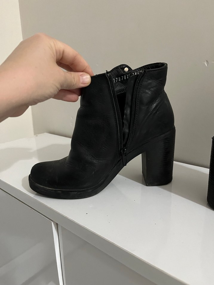 Kadın Siyah Deri Topuklu Bot - Görsel 2
