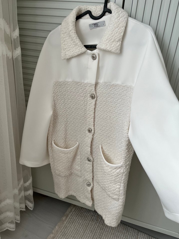 Düğmeli Beyaz midi tüvit ceket - Görsel 3