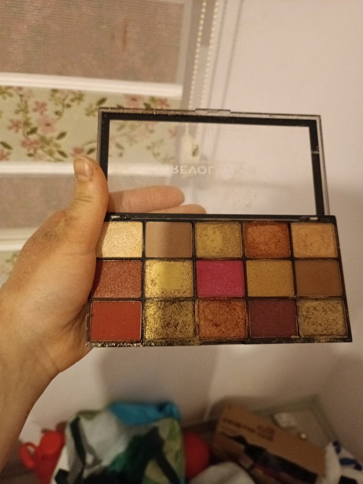 Altın ve koyu tonlarda 15 renk far paleti - Görsel 2