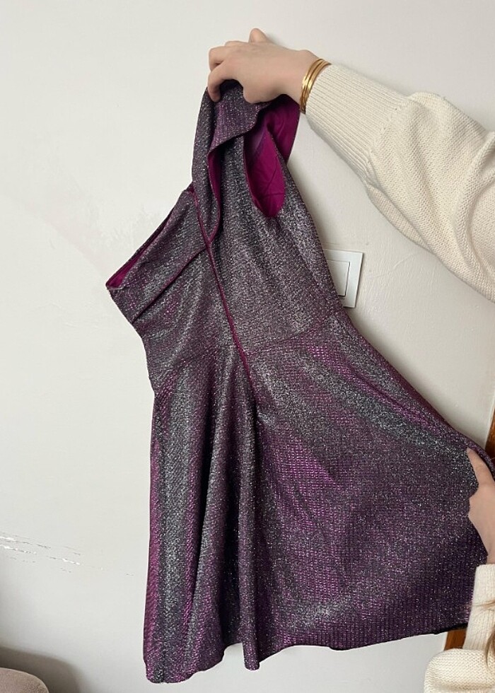 Işıltılı kısa tek omuz elbise  - Görsel 2