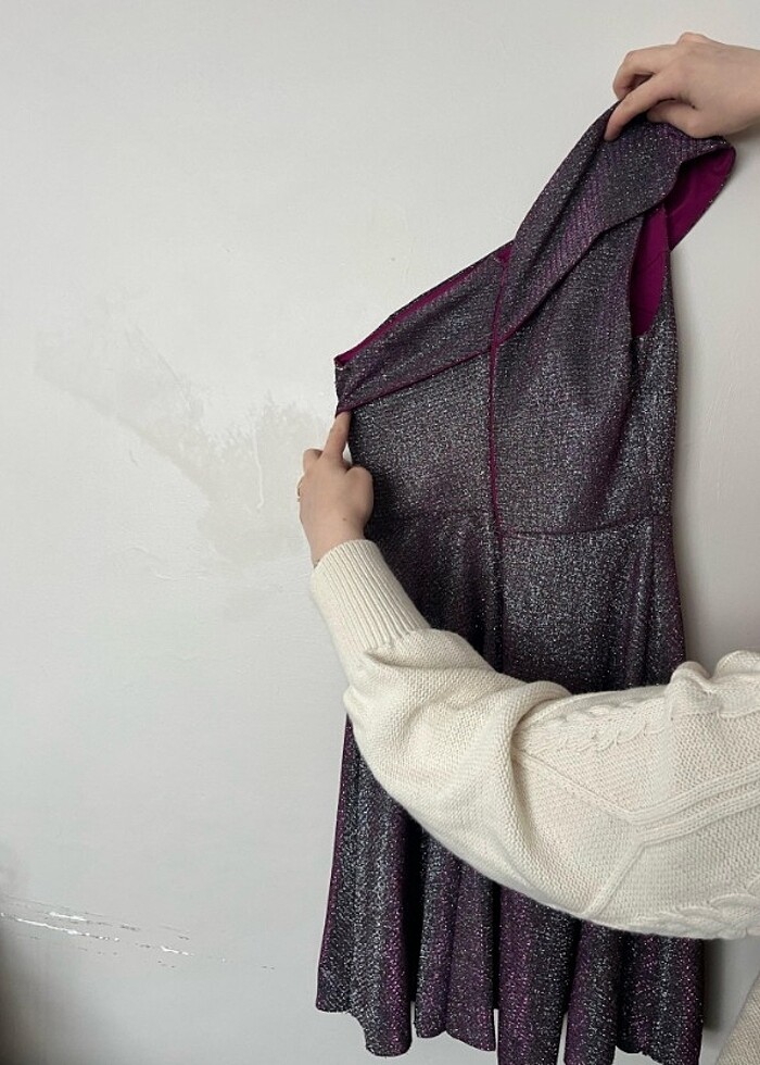 Işıltılı kısa tek omuz elbise  - Görsel 3