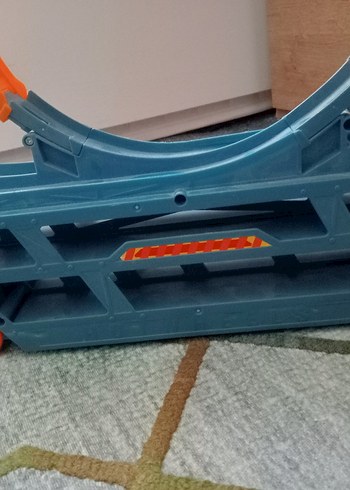 Hotwheel araba fırlatıcılı kamyonet