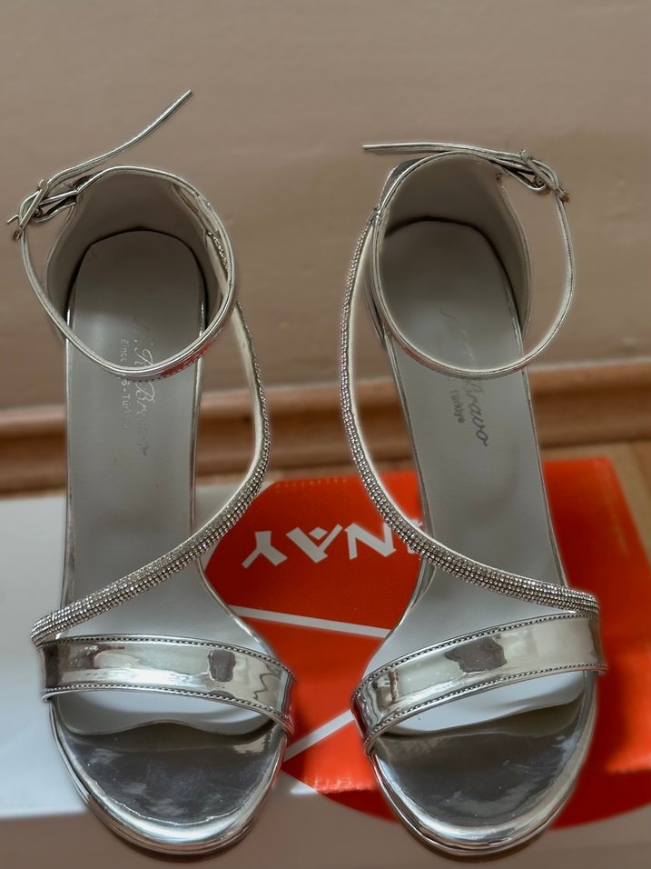 Gri Yılan Desenli Metal Tokalı Topuklu Ayakkabı - Görsel 3