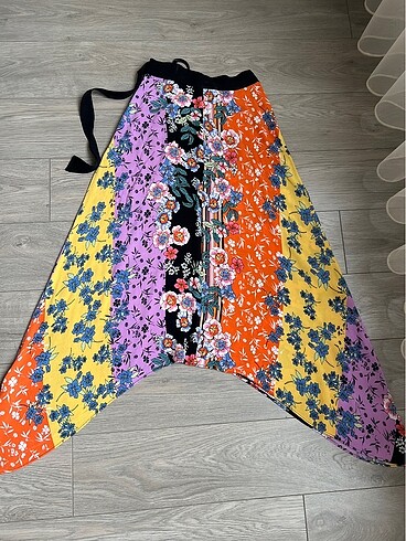 xs Beden Twist Midi Boy Desenli Etek