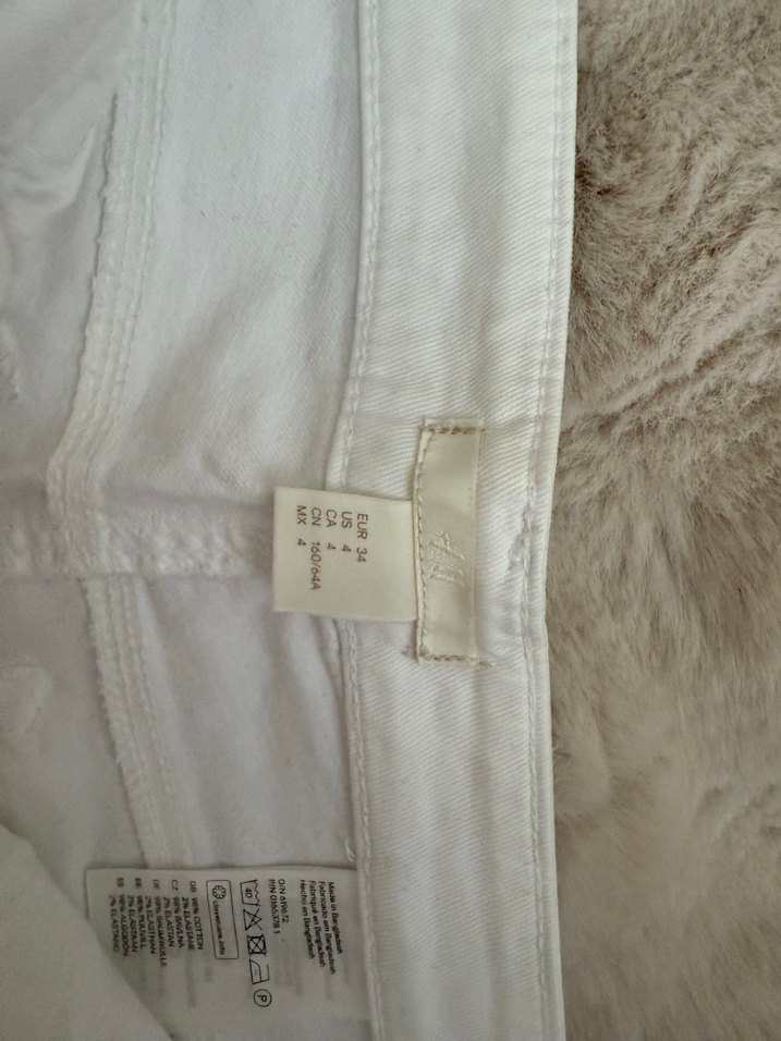 Beyaz Mini Şort - Görsel 3