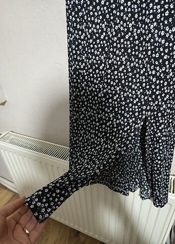 Yandan yırtmaçlı çiçekli elbise - Görsel 3