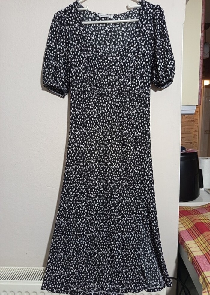 Yandan yırtmaçlı çiçekli elbise - Görsel 2