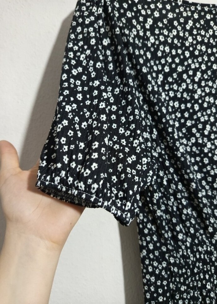 Yandan yırtmaçlı çiçekli elbise - Görsel 4