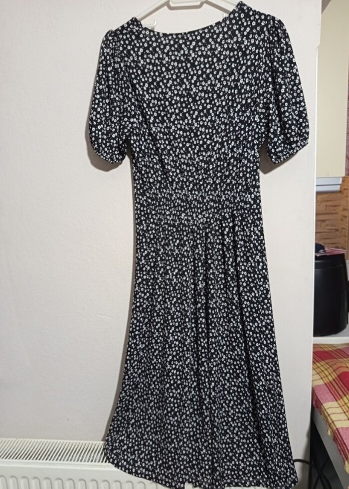 Yandan yırtmaçlı çiçekli elbise - Görsel 5