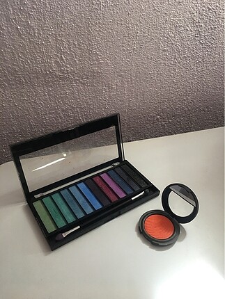 Make up revolution ve flormar far paleti