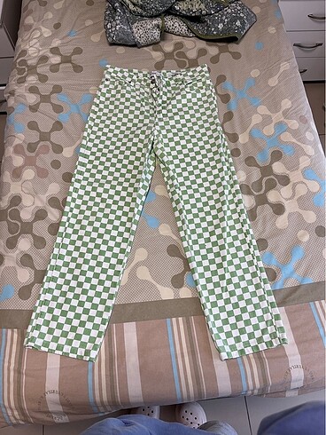 BERSHKA PANTOLON
