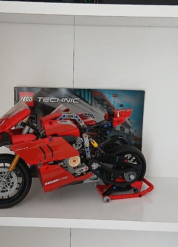 Diğer LEGO TECHNIC DUCATI PANIGALE V4 R MOTOR
