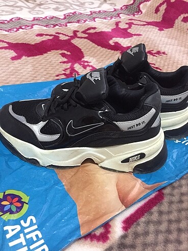 Nike spor ayakkabı