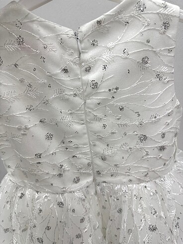 5 YAŞ KIZ ÇOCUK TÜLLÜ BEYAZ ELBİSE (ETİKETLİ) - Görsel 5