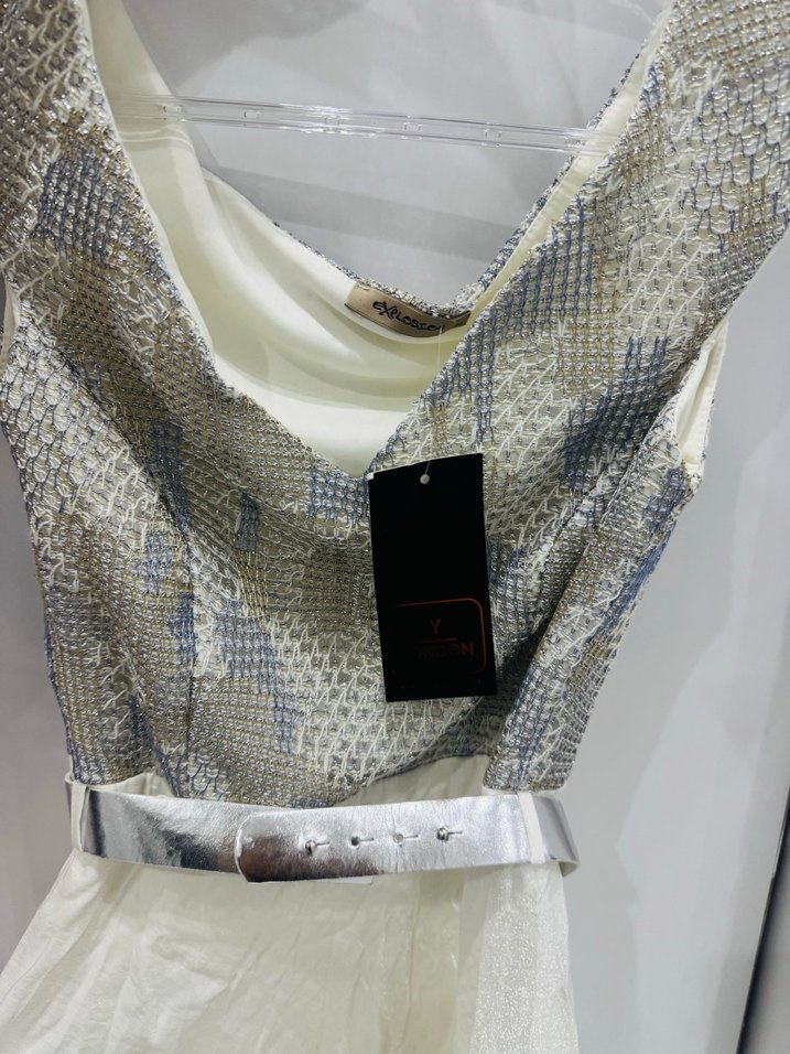 38 Beden Etiketli Beyaz Yılan Derisi Desenli Kuşaklı Uzun Abiye - Görsel 4