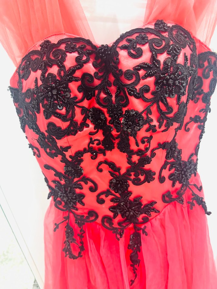 Nar Çiçeği Kabarık Uzun Dantel Nakışlı Elbise - Görsel 2