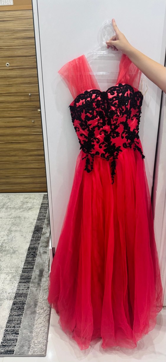 Nar Çiçeği Kabarık Uzun Dantel Nakışlı Elbise - Görsel 3