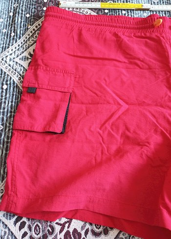 Kırmızı Kemerli Mini Erkek Deniz Şortu - Görsel 3