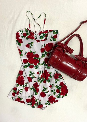 H&M Kırmızı Çiçek Desenli Vintage Şortlu Tulum