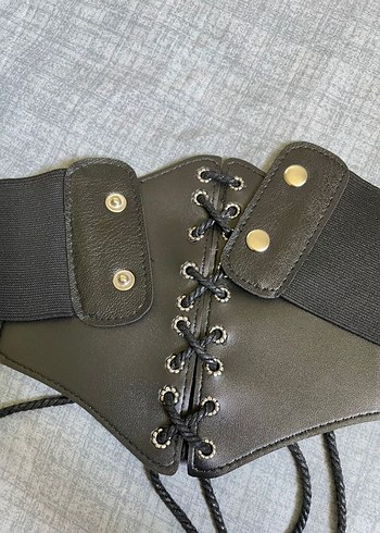 Deri Bağcıklı Gotik Kadın Kemer