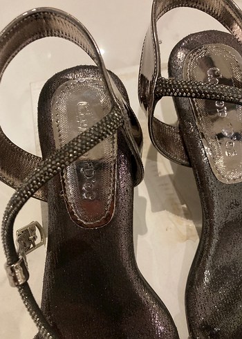 Çocuk 
Kemerli Yılan Desenli Siyah Dolgu Topuklu Ayakkabı - Görsel 3